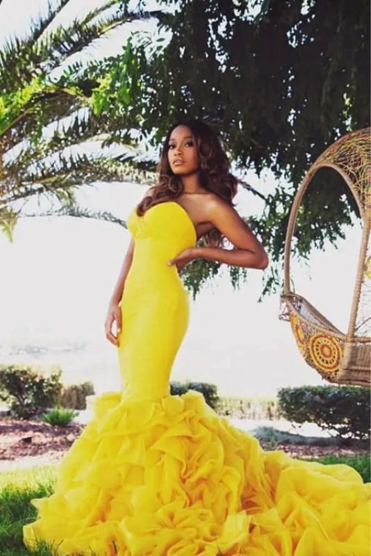 Bridelily Pretty Strapless 2019 Evening Gowns Court Train Ruffles Sheath Prom Dresses AE0027