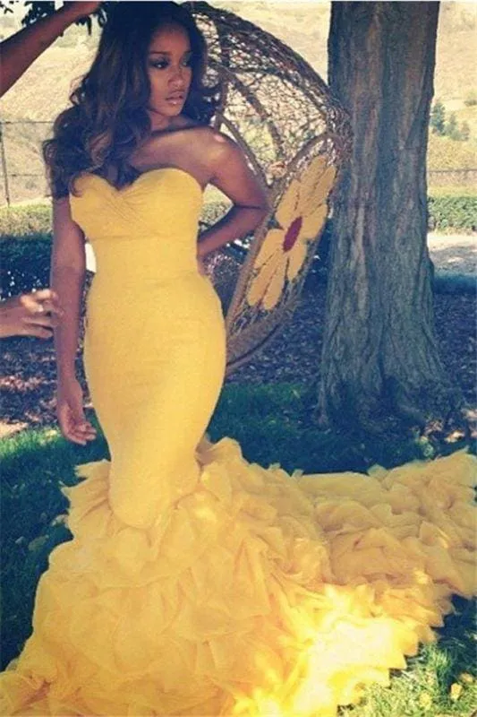 Bridelily Pretty Strapless 2019 Evening Gowns Court Train Ruffles Sheath Prom Dresses AE0027